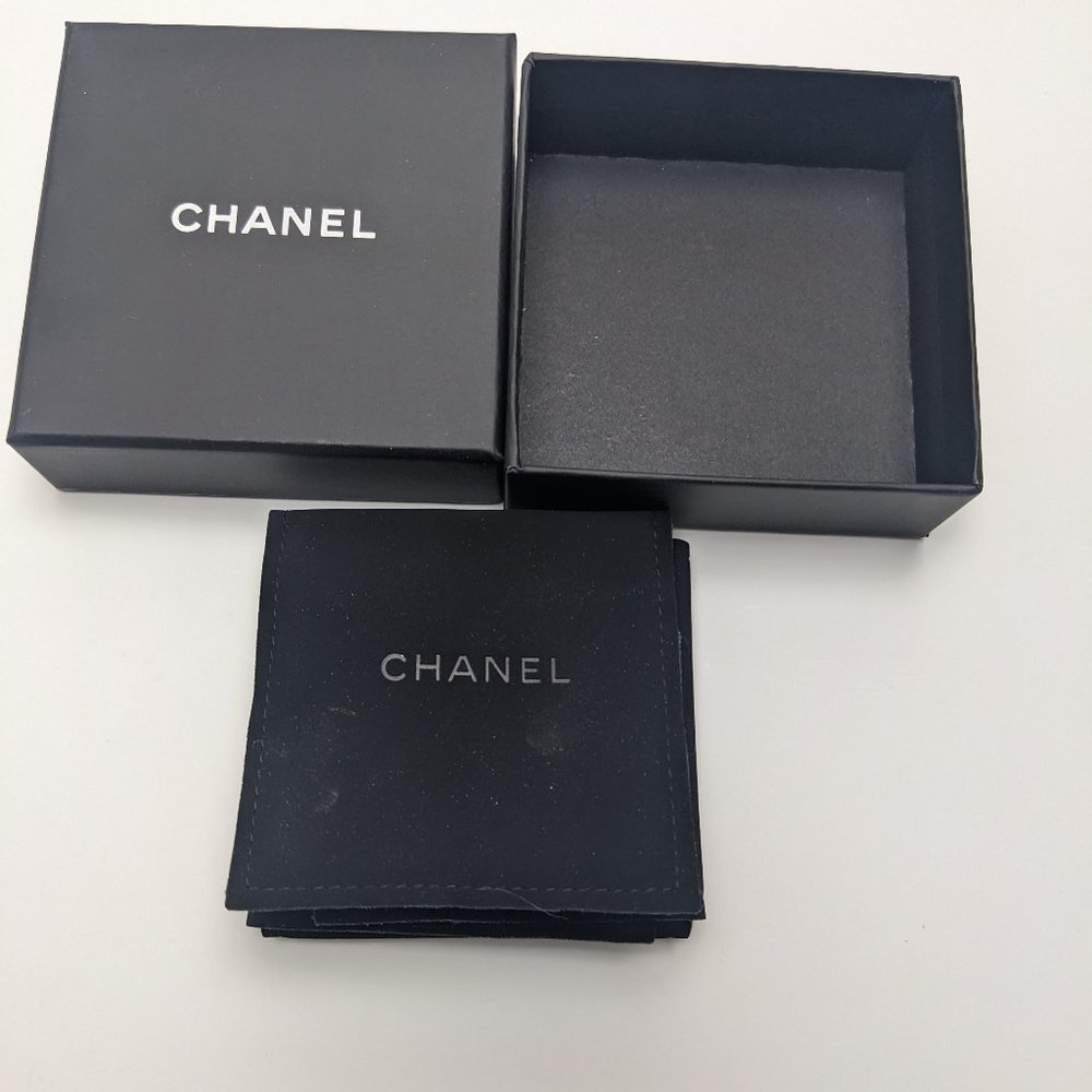 PRE OWNED AUTHENTIC CHANEL EMPTY BROOCH BOX